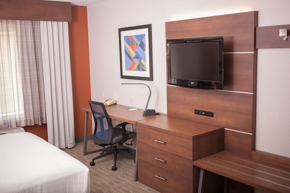 holiday inn express hotel and suites by ihg