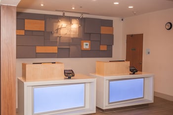 holiday inn express hotel and suites by ihg