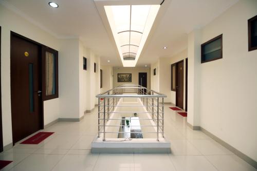 reddoorz syariah plus near cirebon super block mall 2