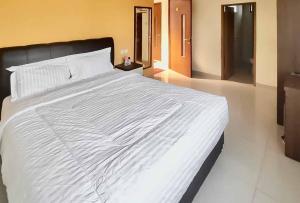 reddoorz syariah plus near cirebon super block mall 2