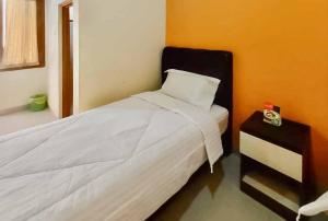 reddoorz syariah plus near cirebon super block mall 2