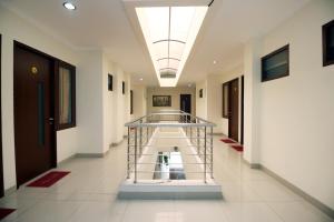 reddoorz syariah plus near cirebon super block mall 2