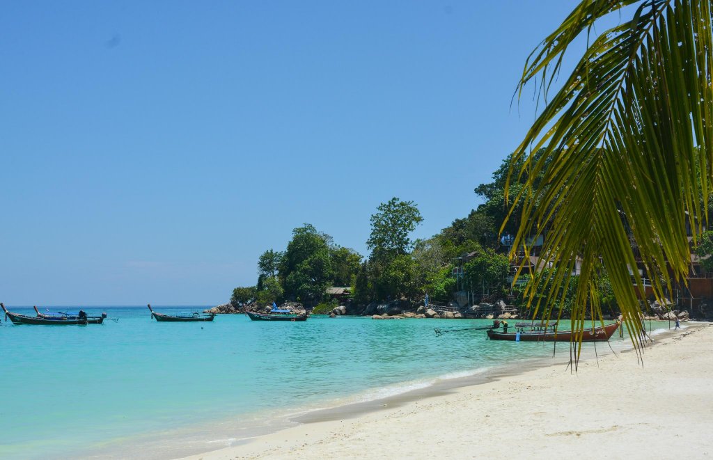 forra dive resort pattaya beach