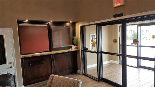 red roof inn and suites houston humble iah airport