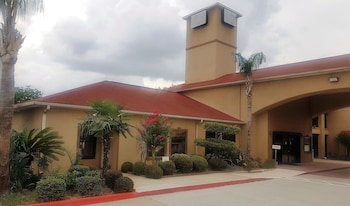 red roof inn and suites houston humble iah airport