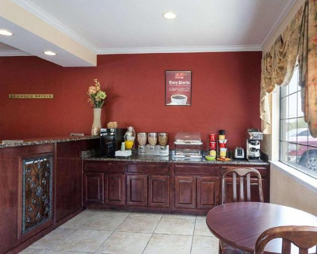 econo lodge and suites