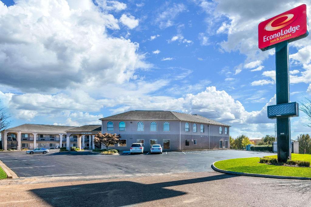 econo lodge and suites