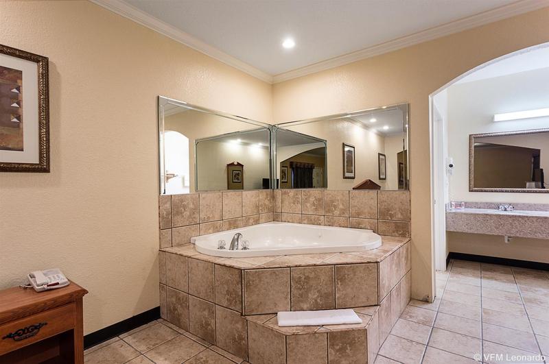 econo lodge and suites