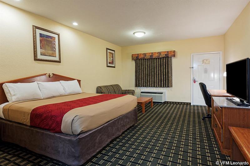 econo lodge and suites