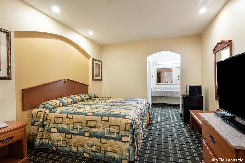 econo lodge and suites