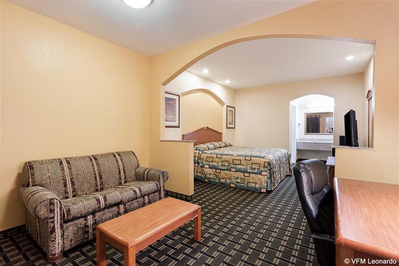 econo lodge and suites