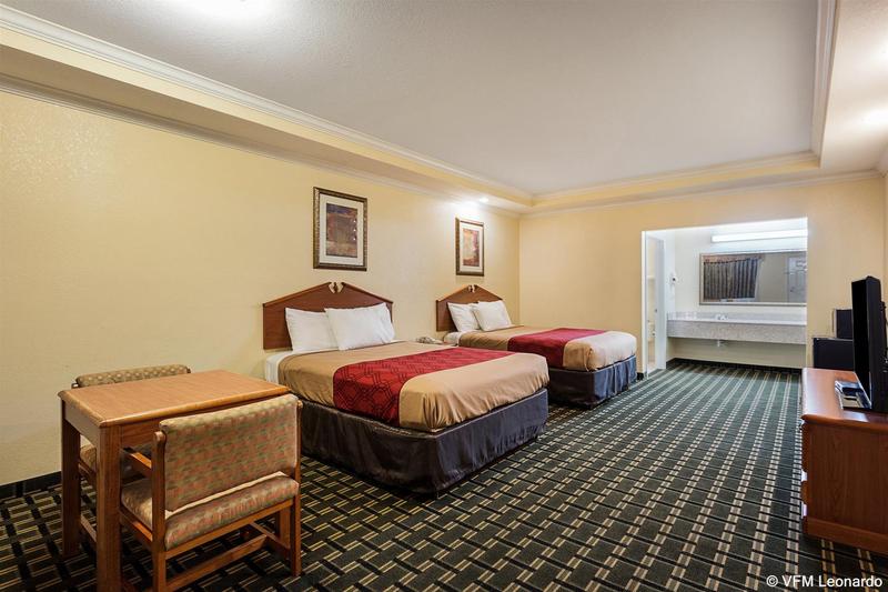 econo lodge and suites