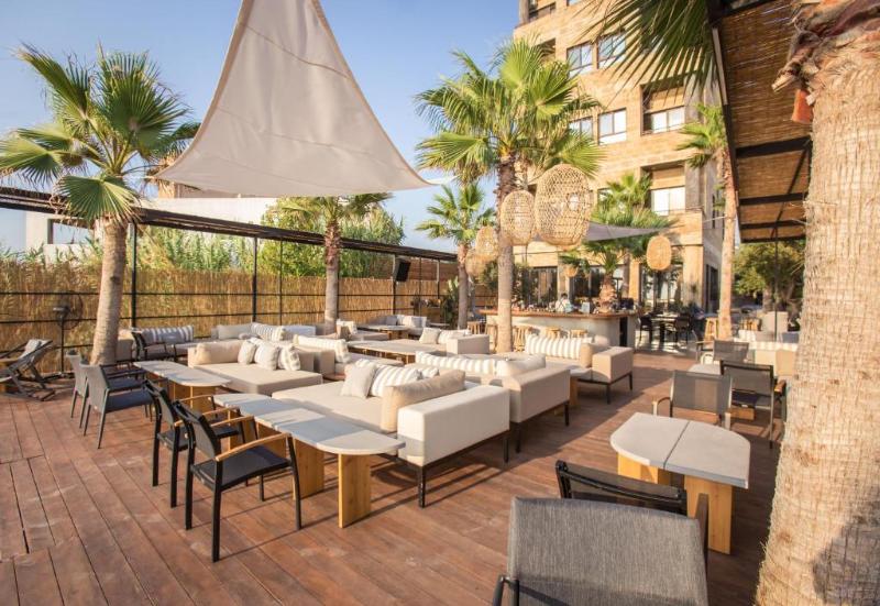 bebatroun beach hotel