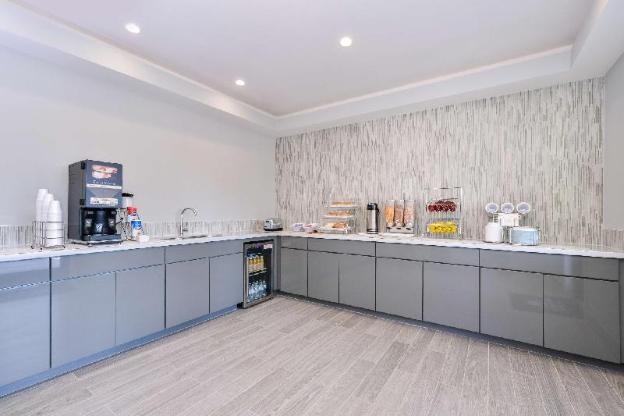 palace inn blue tomball parkway