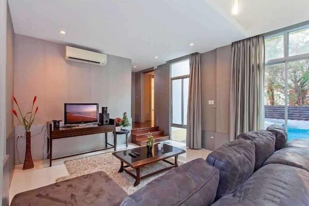 anb pool villa 2br red in pattaya