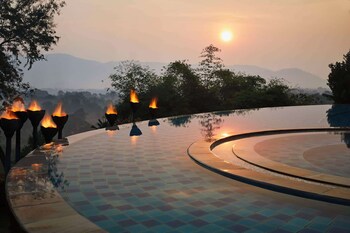 anantara golden triangle elephant camp and resort