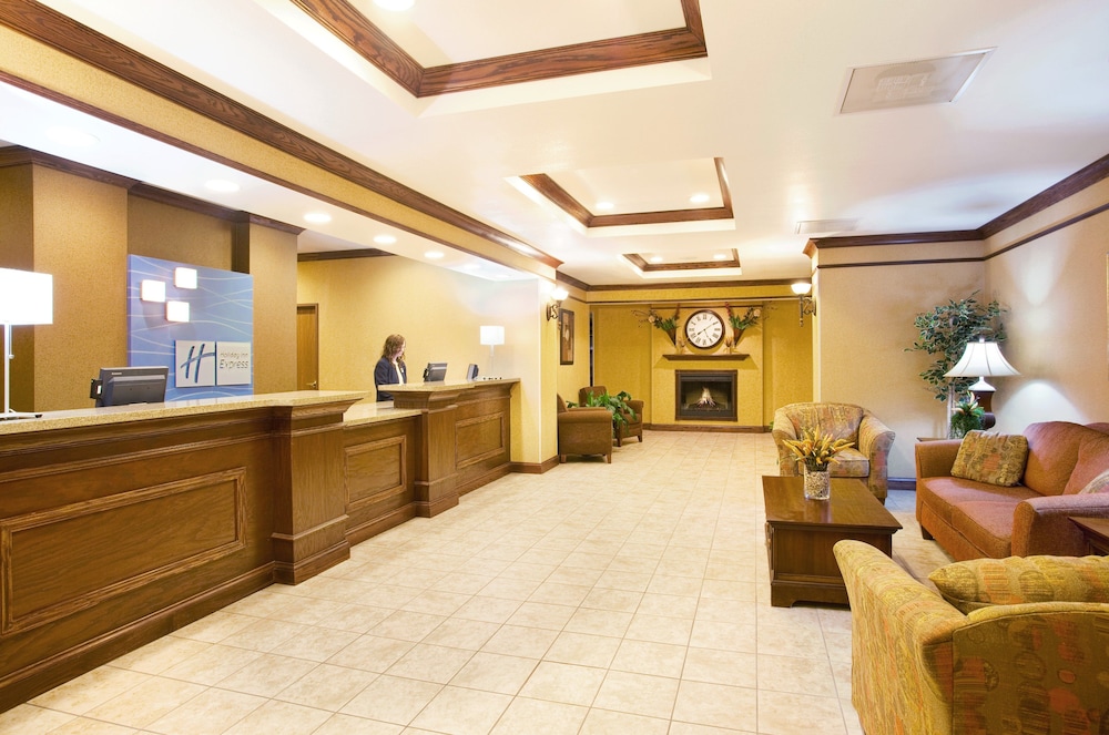 holiday inn express and suites mattoon by ihg