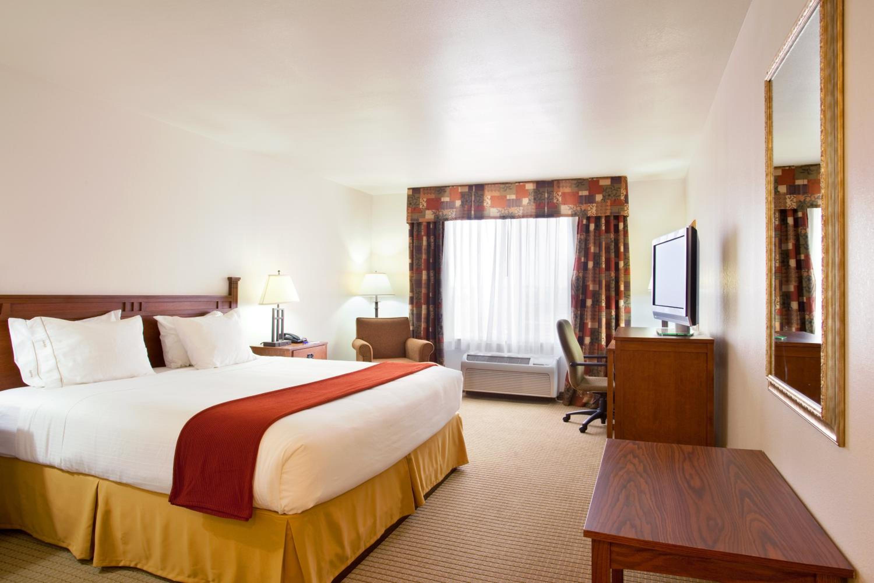 holiday inn express and suites mattoon by ihg