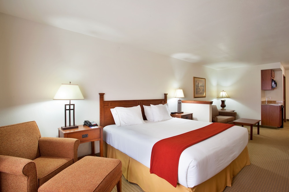 holiday inn express and suites mattoon by ihg