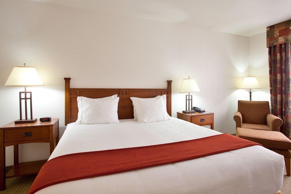 holiday inn express and suites mattoon by ihg