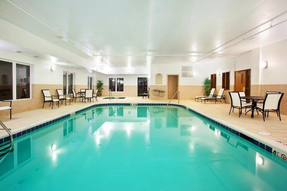 holiday inn express and suites mattoon by ihg