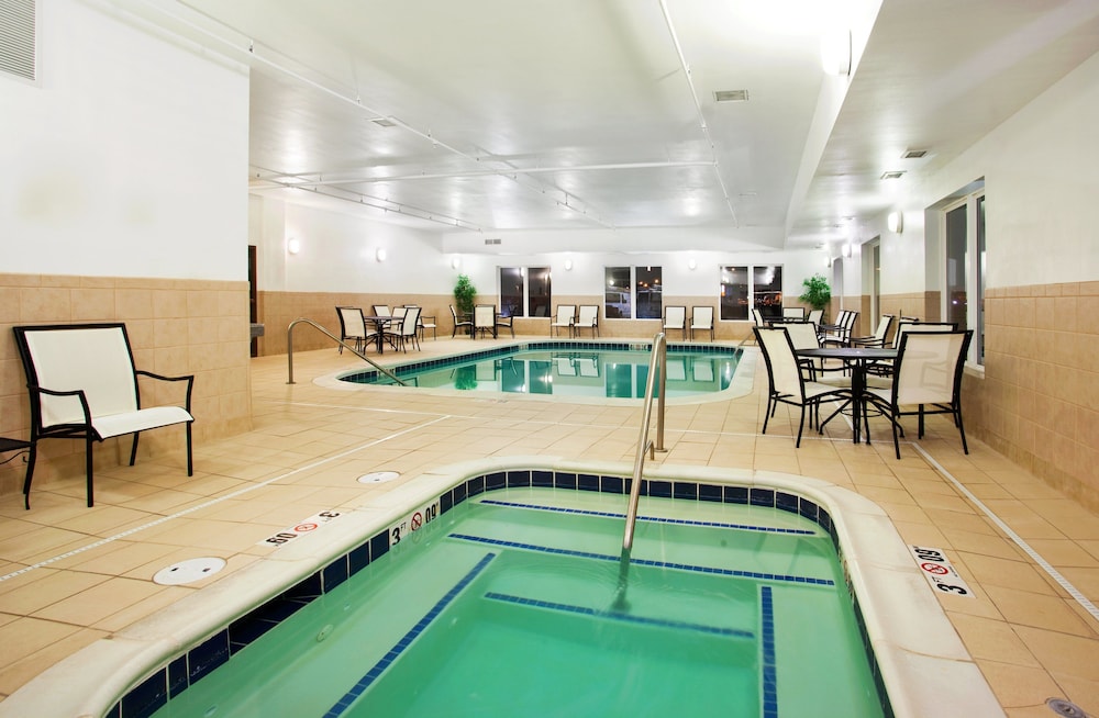 holiday inn express and suites mattoon by ihg