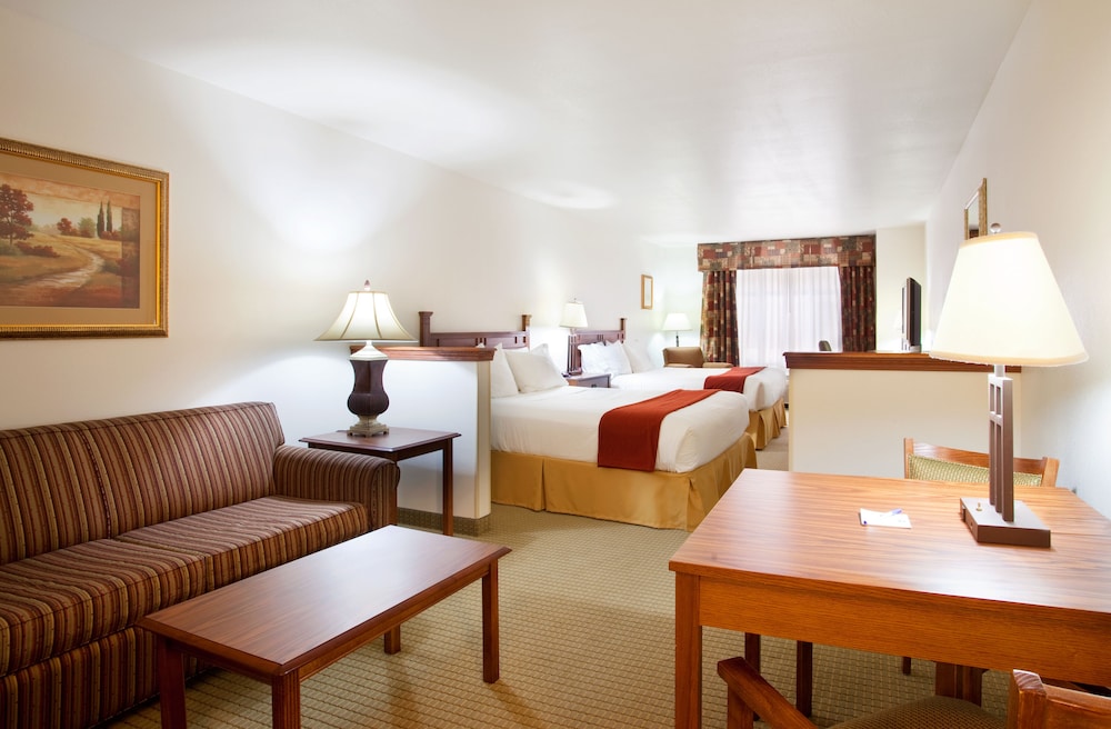 holiday inn express and suites mattoon by ihg