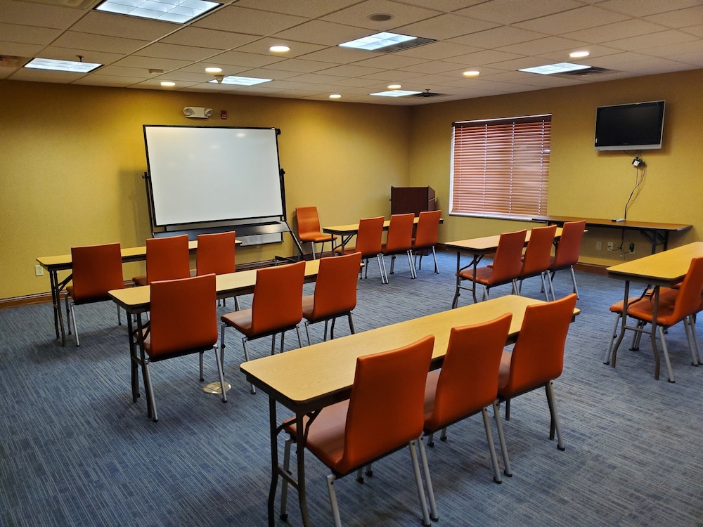 holiday inn express and suites mattoon by ihg