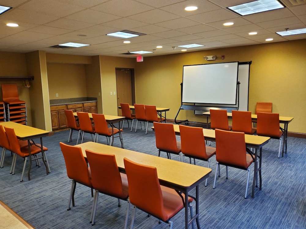 holiday inn express and suites mattoon by ihg