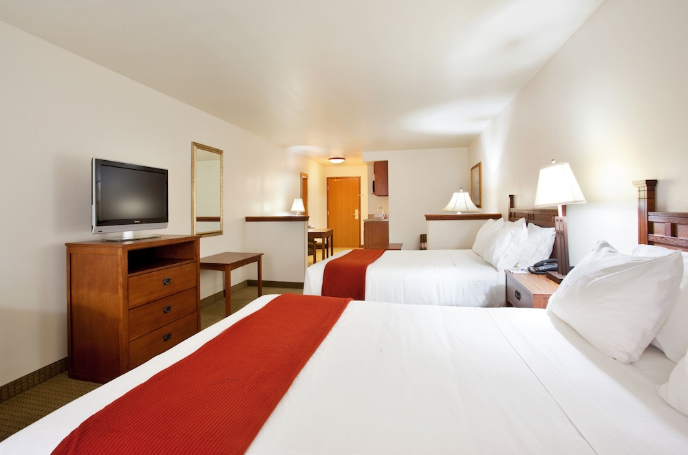 holiday inn express and suites mattoon by ihg