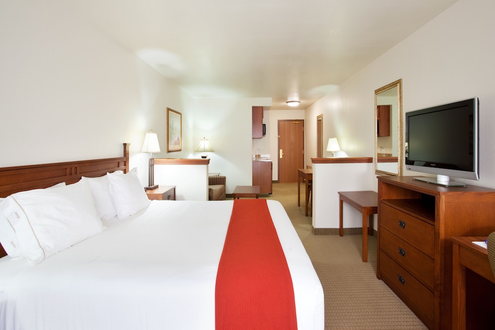 holiday inn express and suites mattoon by ihg
