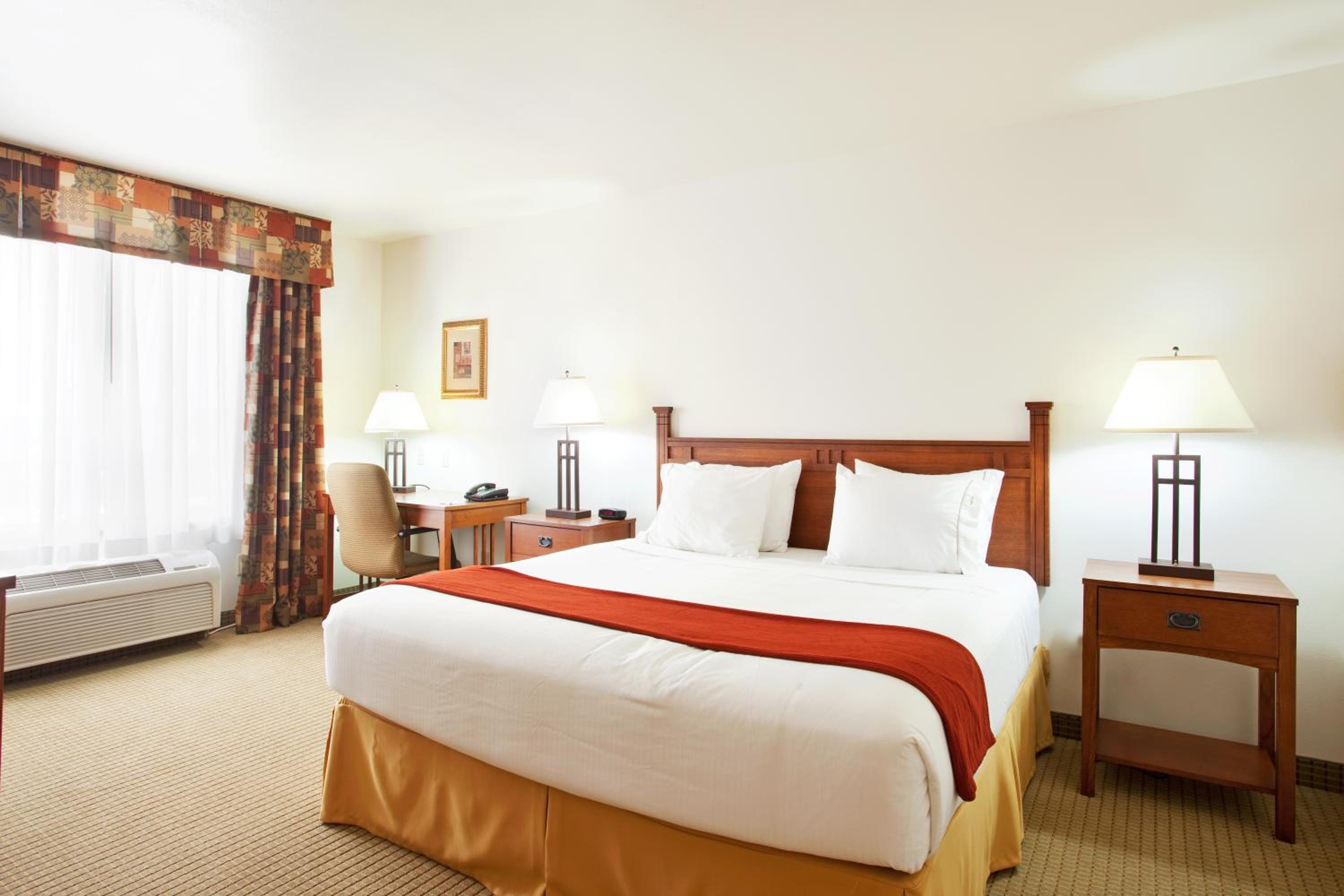 holiday inn express and suites mattoon by ihg