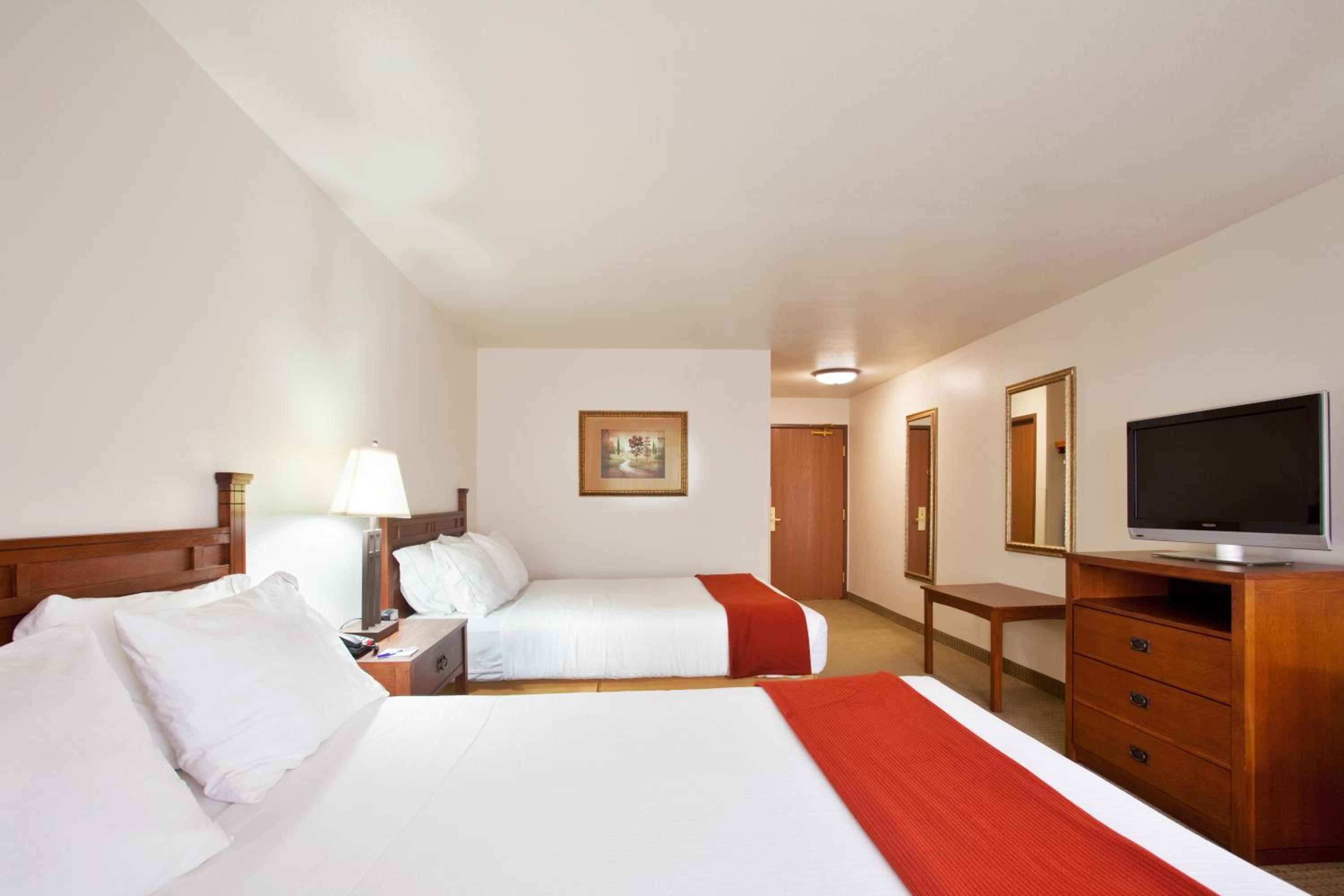 holiday inn express and suites mattoon by ihg