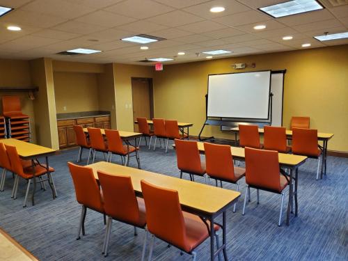 holiday inn express and suites mattoon by ihg