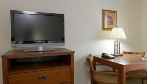holiday inn express and suites mattoon by ihg