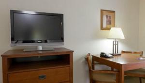 holiday inn express and suites mattoon by ihg