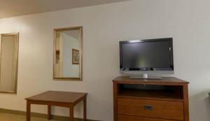 holiday inn express and suites mattoon by ihg