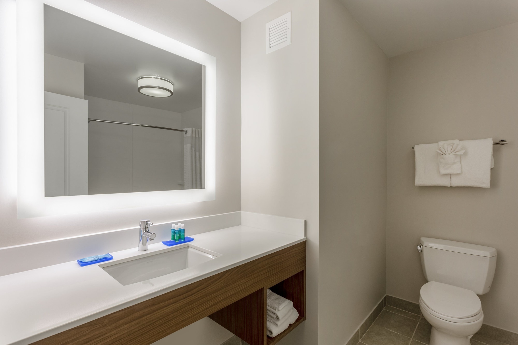 holiday inn express and suites vandalia by ihg