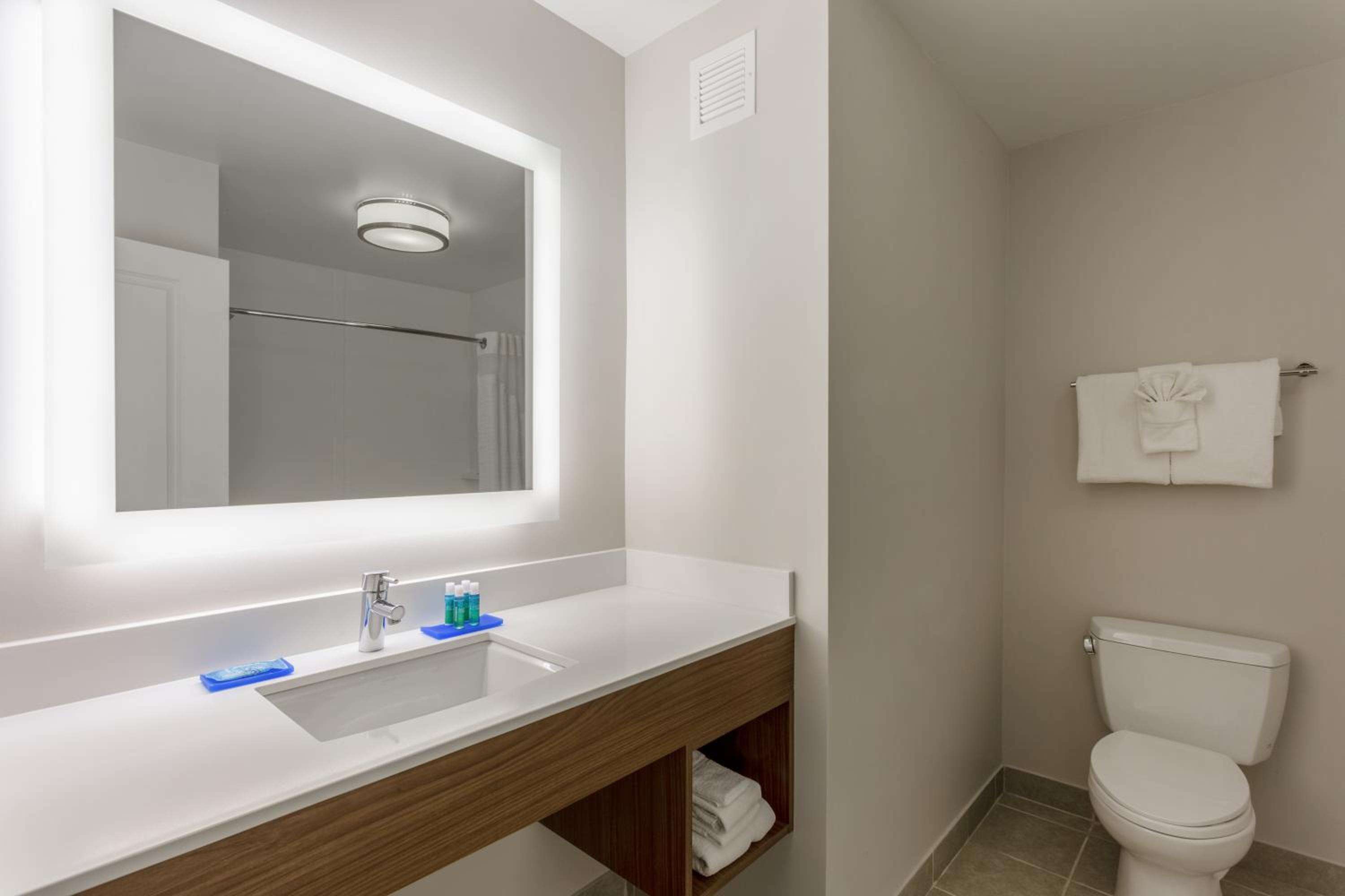 holiday inn express and suites vandalia by ihg