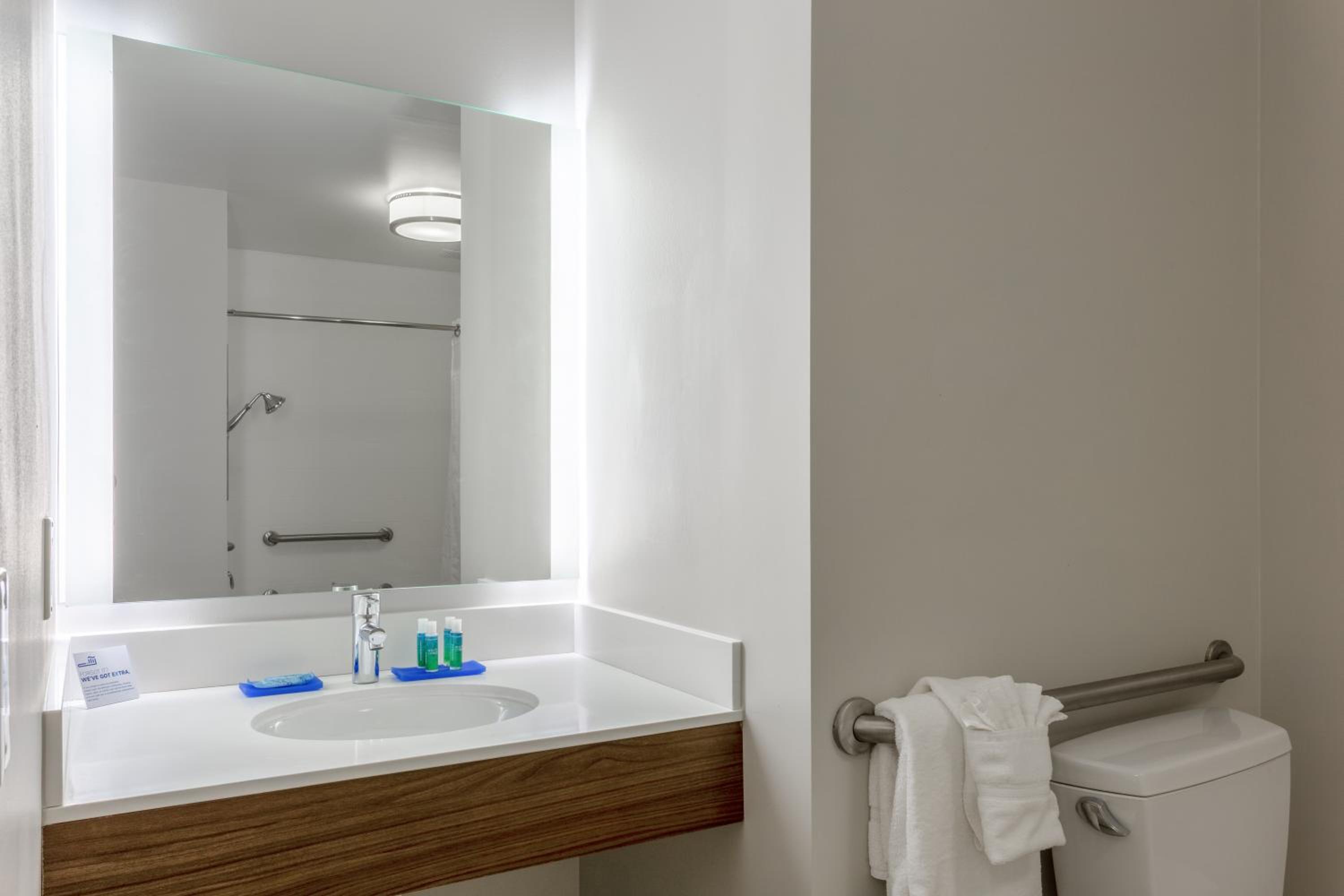holiday inn express and suites vandalia by ihg