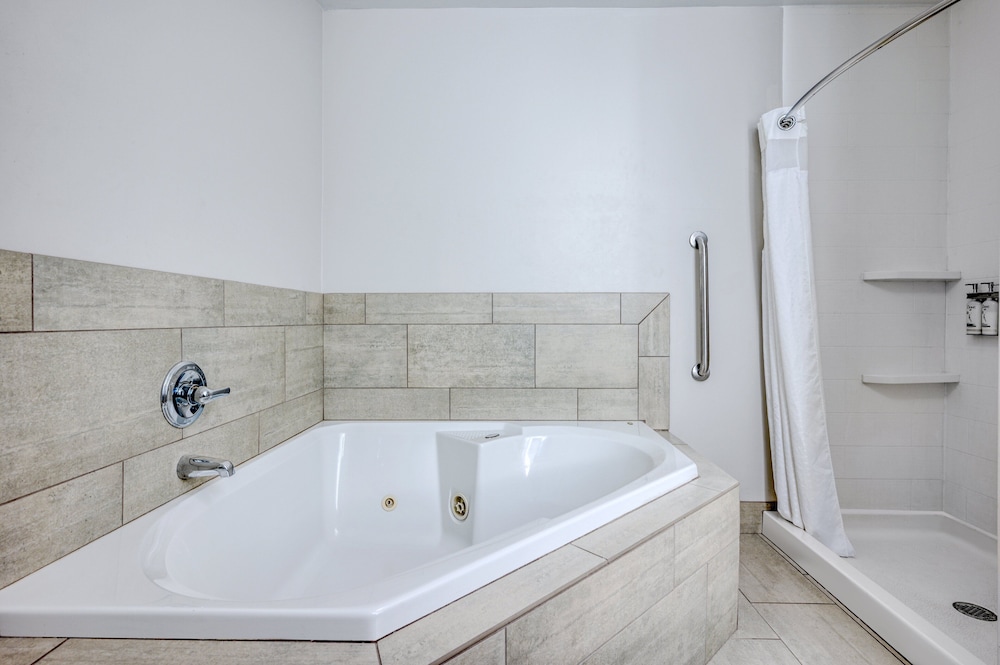 holiday inn express and suites vandalia by ihg