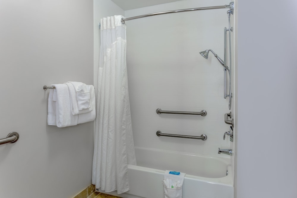 holiday inn express and suites vandalia by ihg
