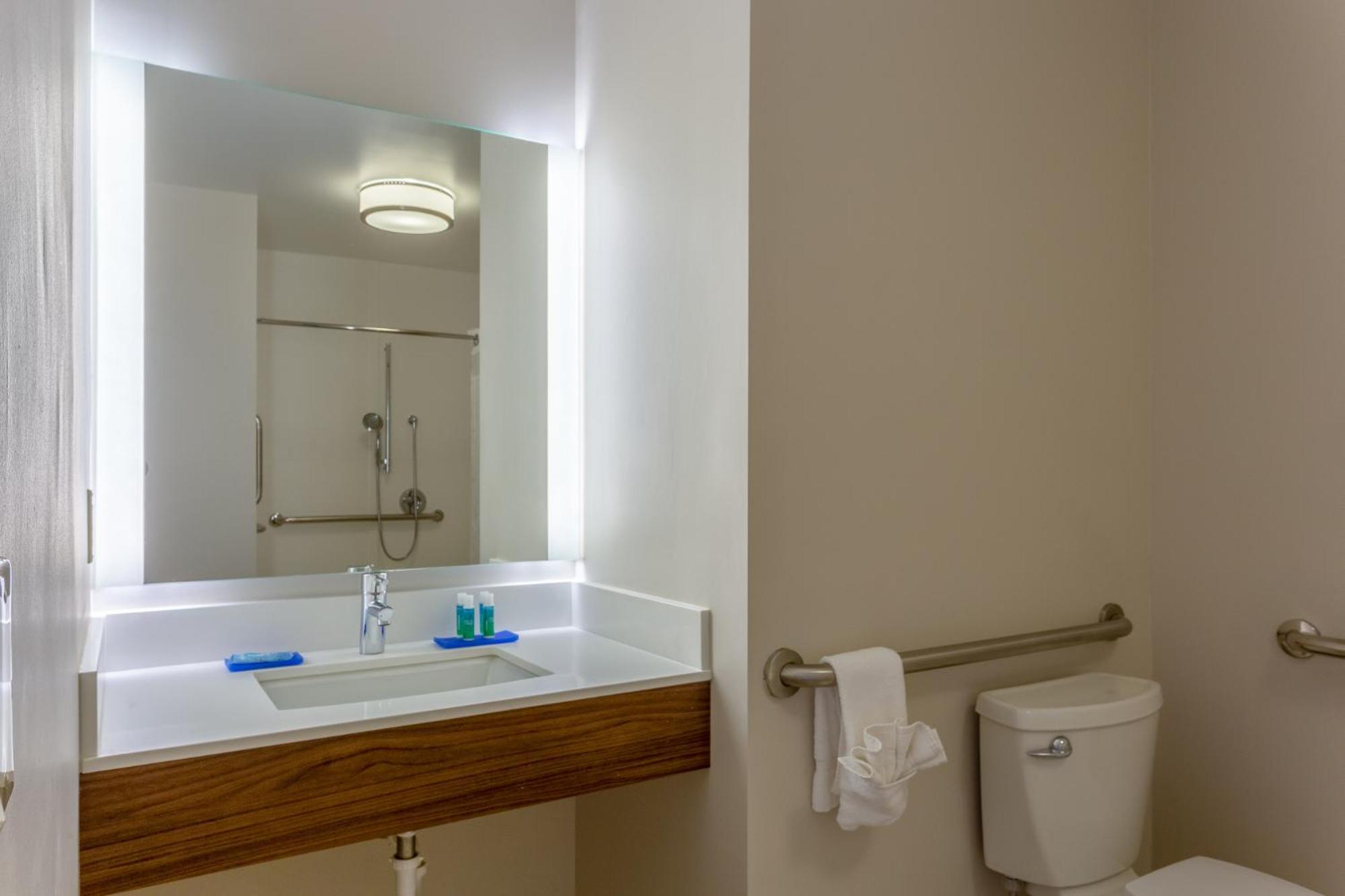 holiday inn express and suites vandalia by ihg