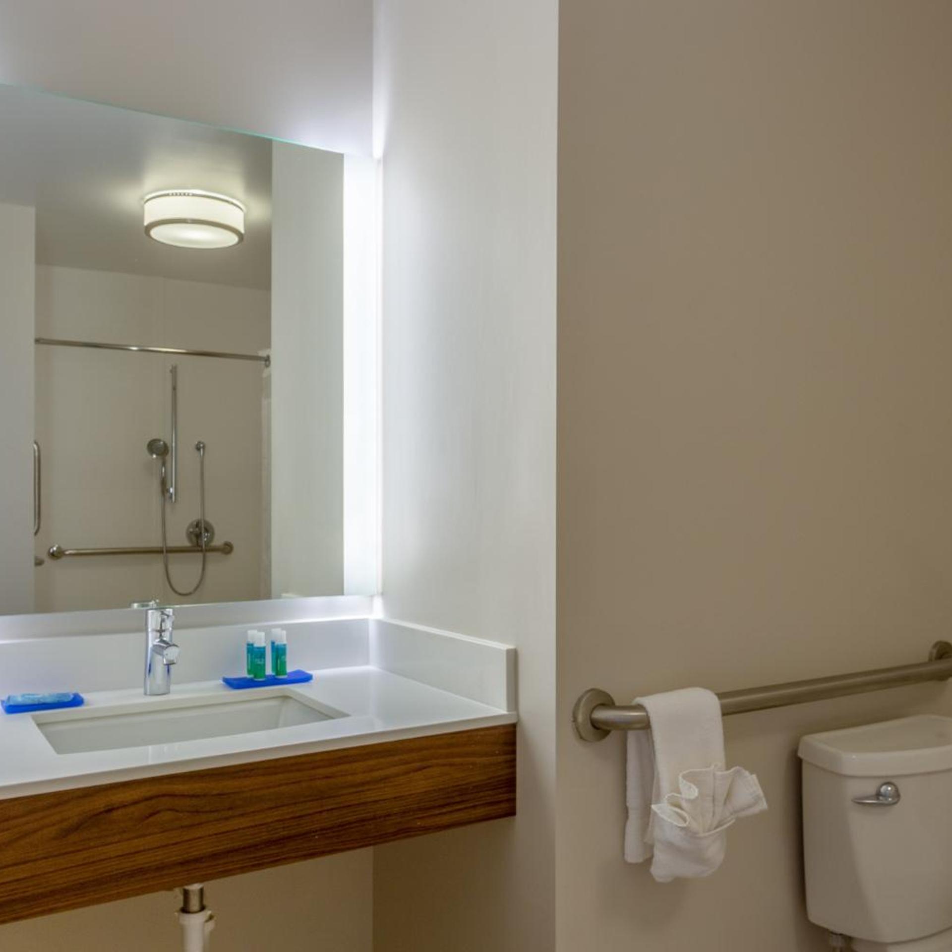 holiday inn express and suites vandalia by ihg