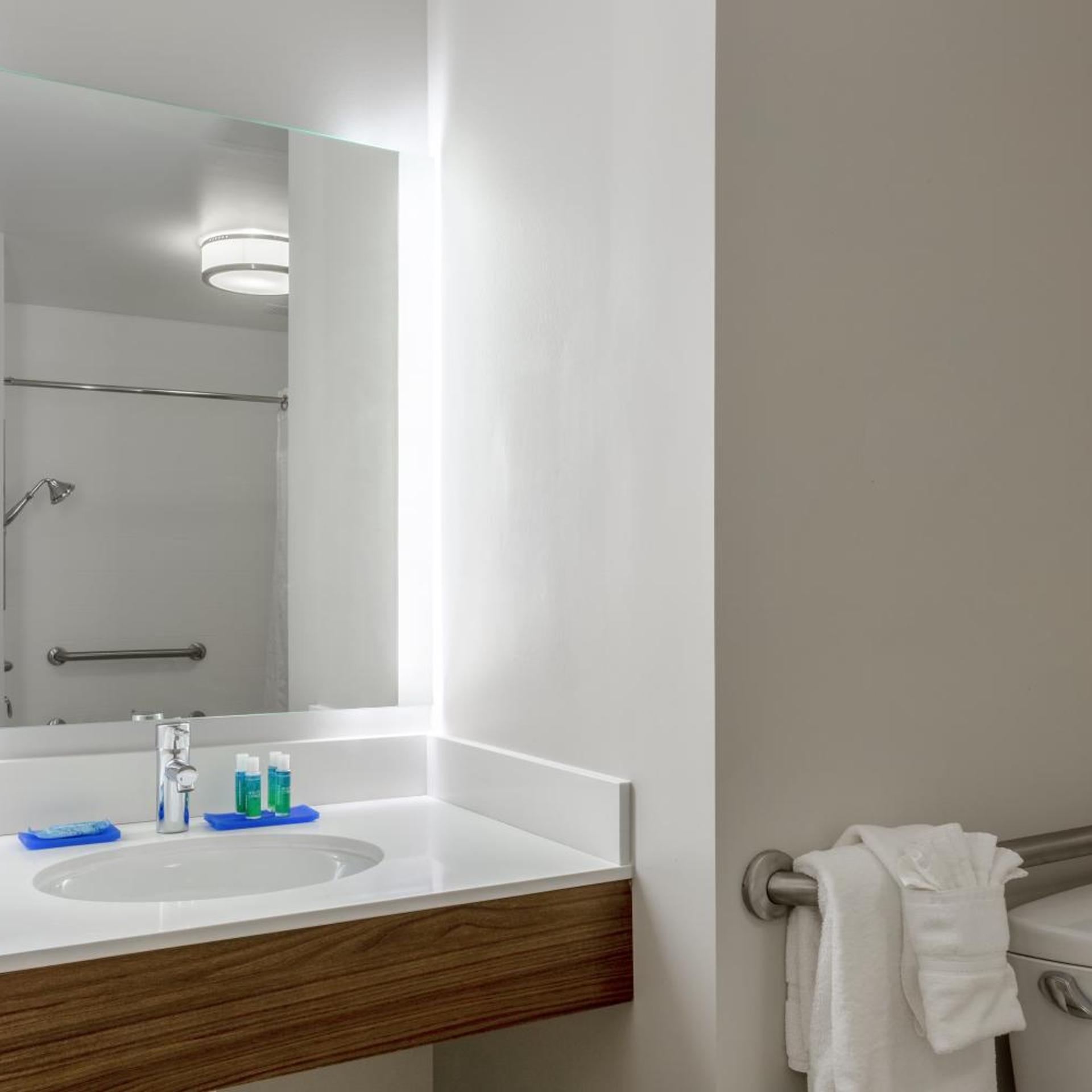 holiday inn express and suites vandalia by ihg