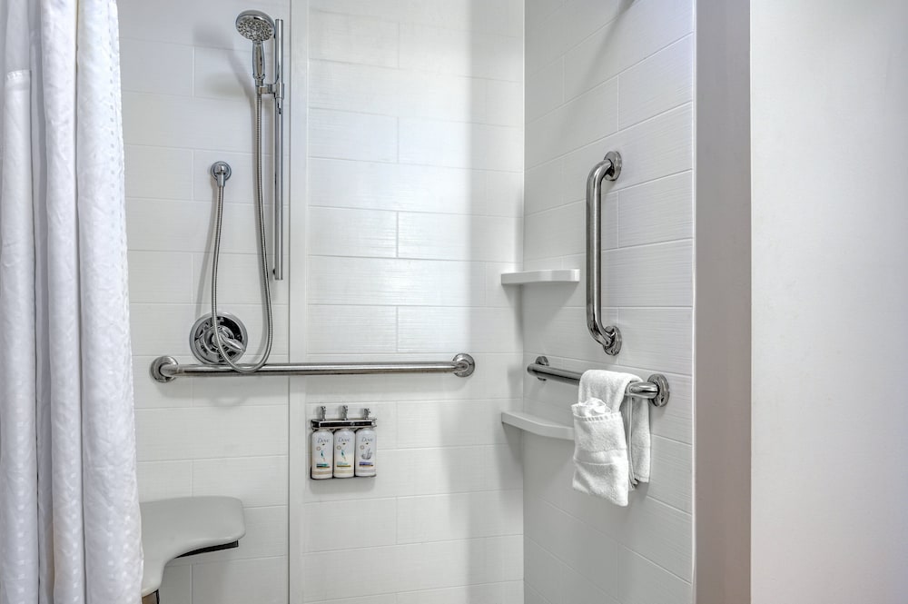 holiday inn express and suites vandalia by ihg