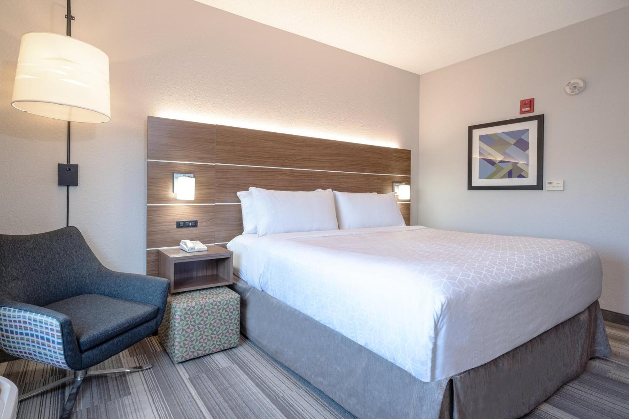 holiday inn express and suites vandalia by ihg