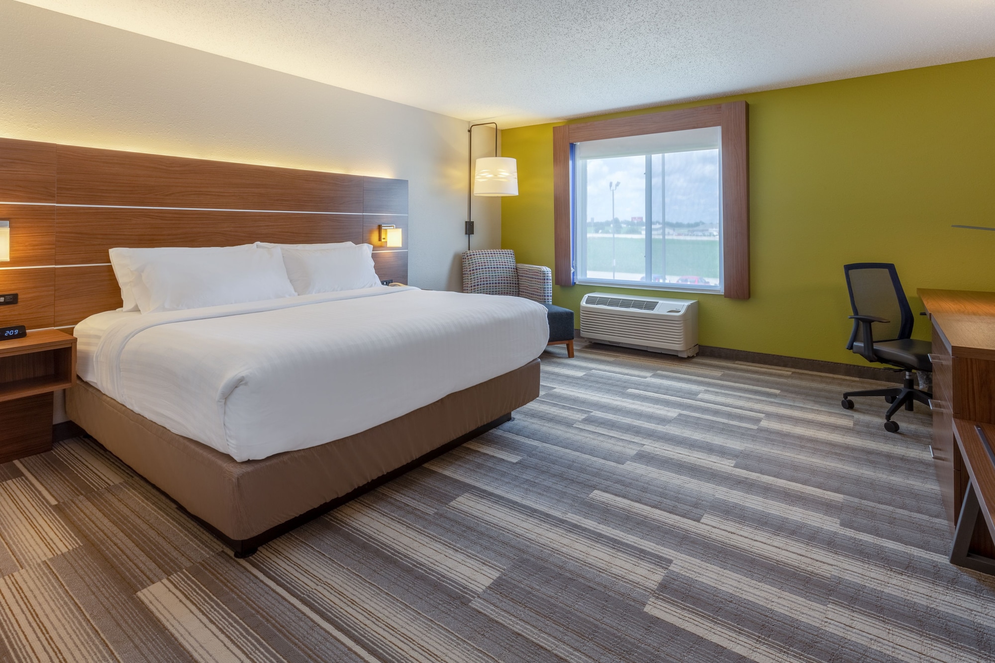holiday inn express and suites vandalia by ihg