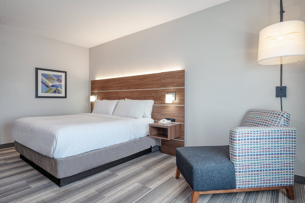 holiday inn express and suites vandalia by ihg