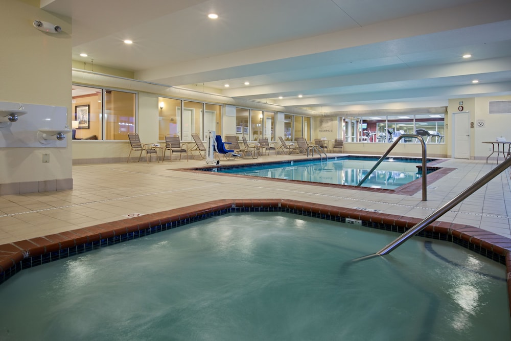 holiday inn express and suites vandalia by ihg